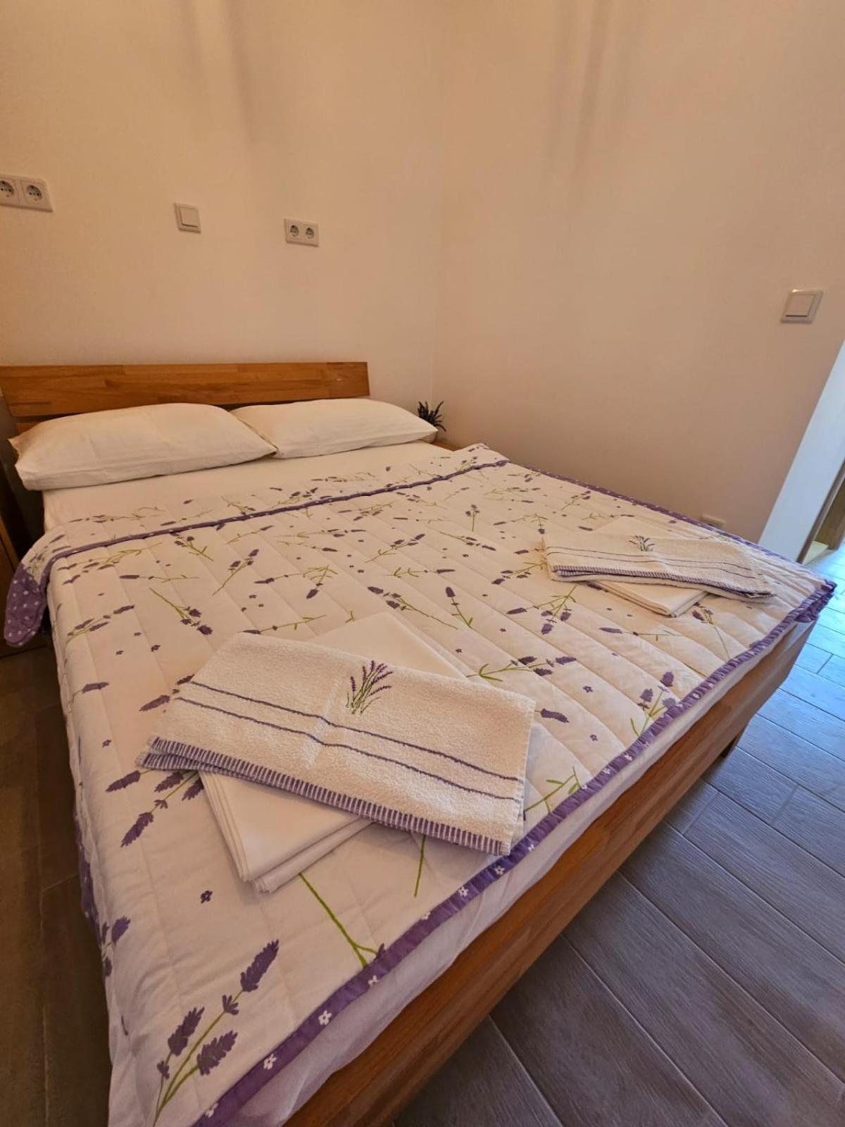 Apartmani Butigan-Tiha Luka نيوم المظهر الخارجي الصورة